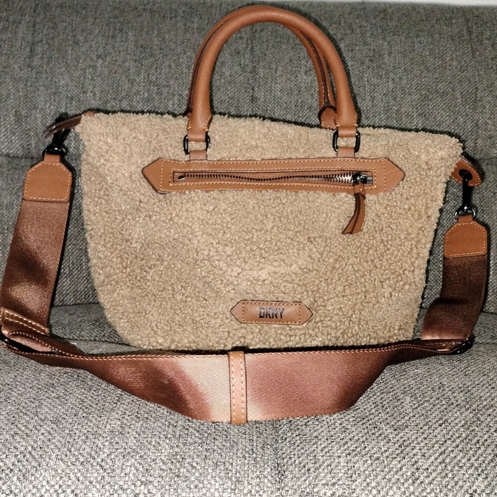 DKNY SHERPA crossbody bag